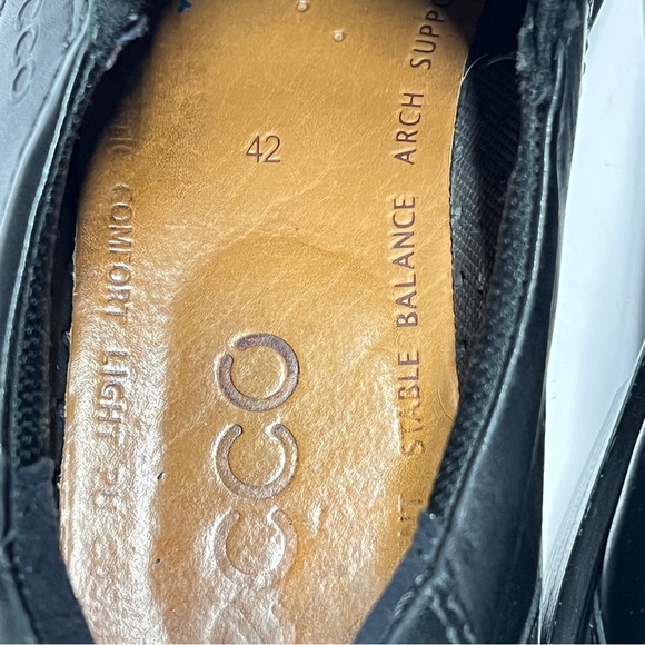 ECCO Men’s Size 42 Black slip on shoe. - Picture 11 of 12